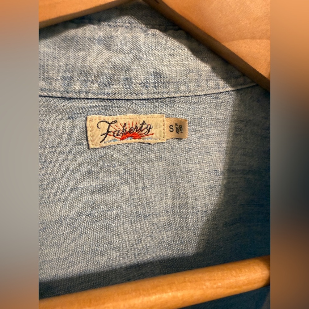 Faherty Chambray Button Down Shirt Light Blue Lin… - image 4